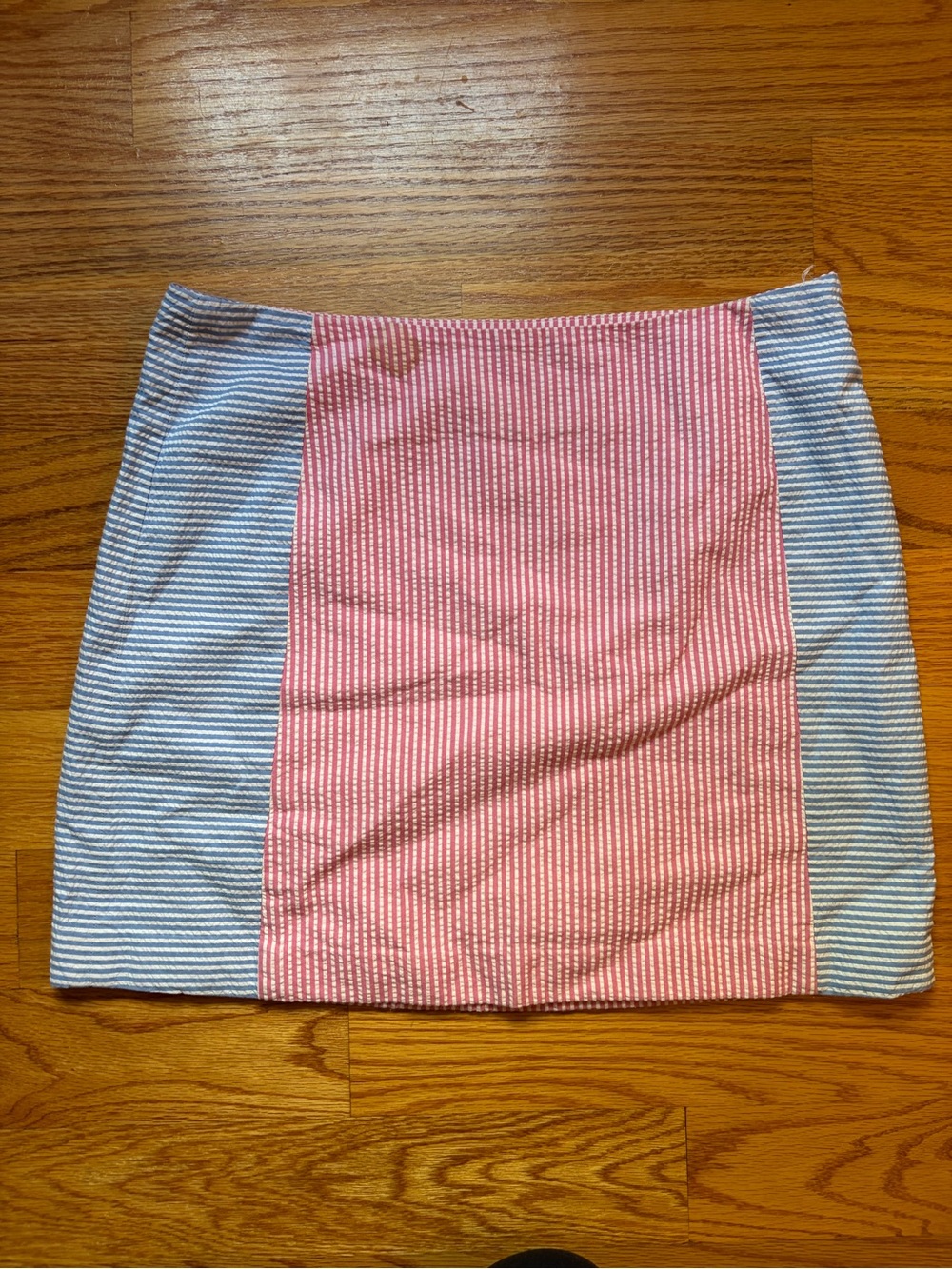 Vineyard Vines red white and blue seersucker skirt size 4